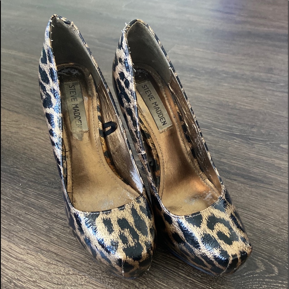 Steve  Madden Leopard closed toes pumps